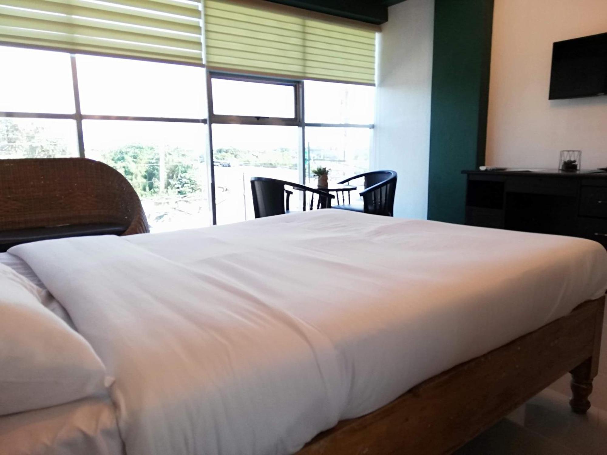 2428 Suites Urdaneta Rum bild